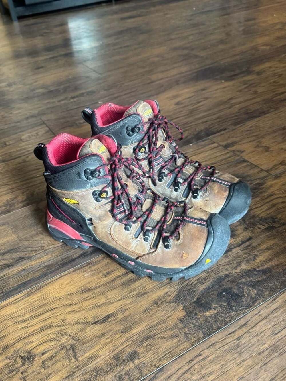 Keen Utility Waterproof Work Hiking Boots Men’s 9.5D Brown Red Safety Toe